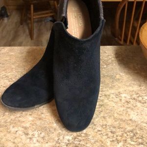 TOMS Women's Black Suede Ankle Boots